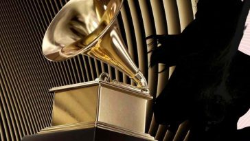 trofeo dei gammy awards con maelle oscurata