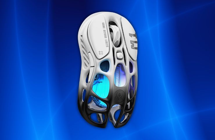 GravaStar Mercury M1 Pro su sfondo blu