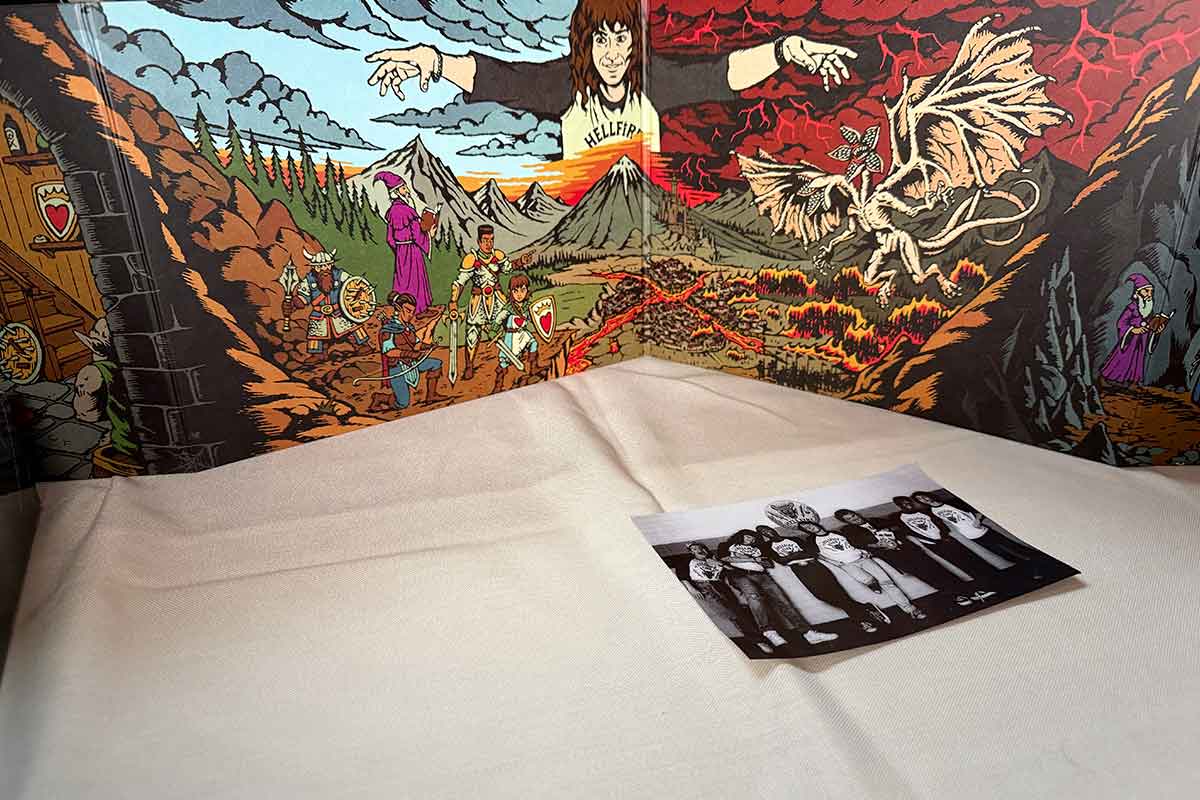 Lo schermo dello starter set dell'hellfrie club con eddie munson al centro