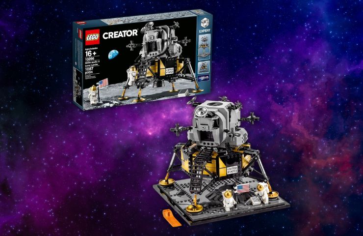 lego Apollo 11 su sfondo spaziale