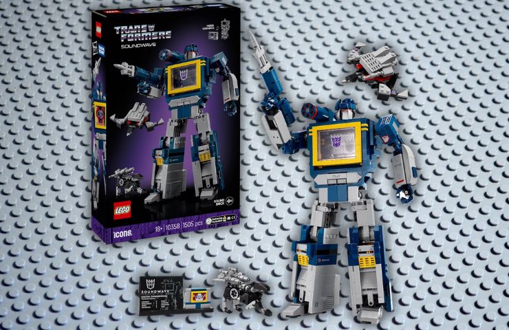 LEGO TRANSFORMERS su sfondo lego grigio chiaro