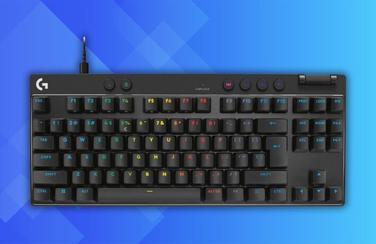 tastiera Logitech G Pro X TKL Rapid su sfondo blu