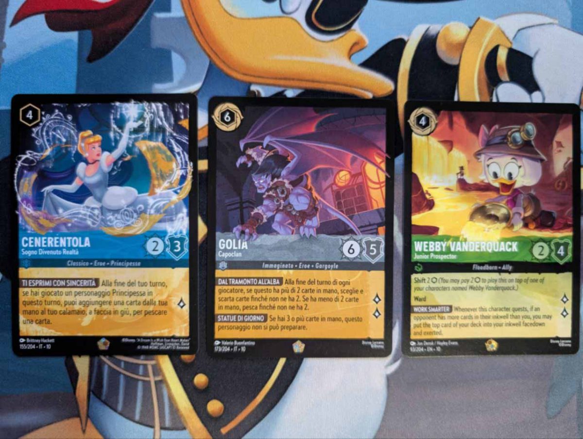 Tre carte leggendarie dall'espansione di Lorcana Sussurri nel Pozzo: Cenerentola, Golia e Gaia