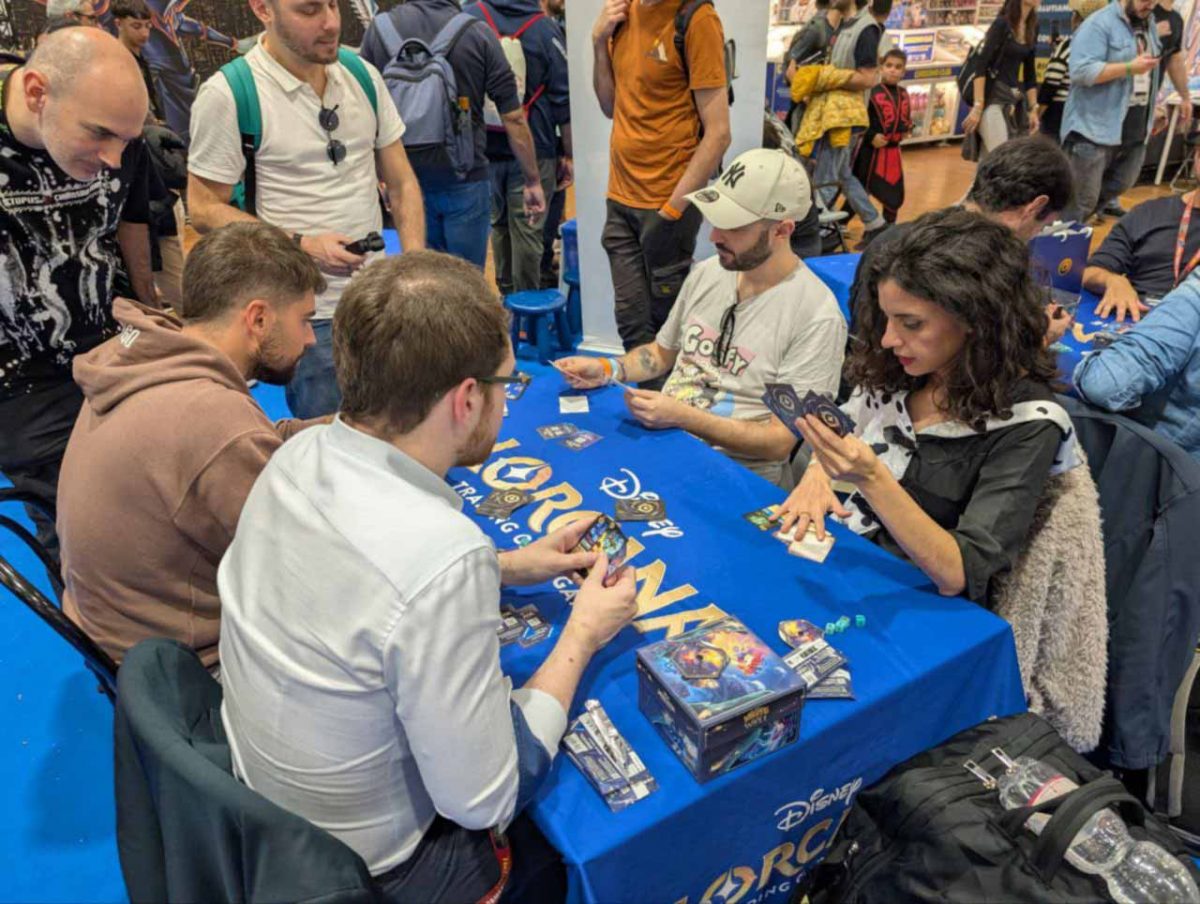 Il torneo di Sussurri nel Pozzo di Lorcana a Lucca 2025 con 4 giocatori a tavolo che giocano