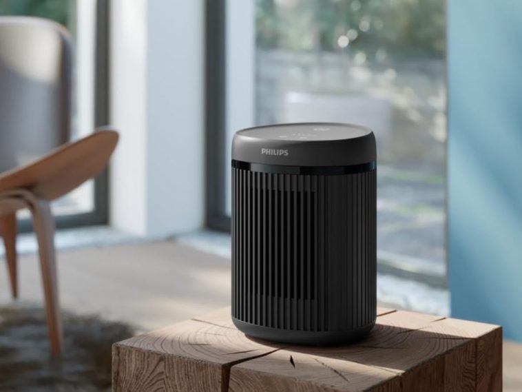 termoventilatore su ciocco di legno in soggorno, davanti a finestra