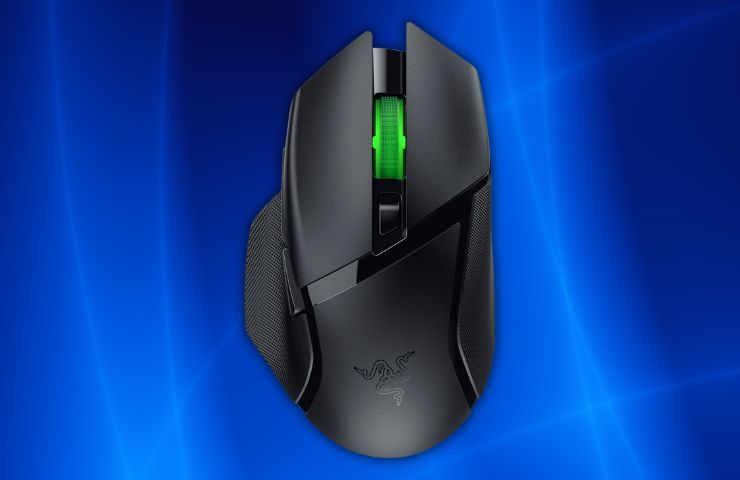 Razer Basilisk V3 mouse su sfondo blu