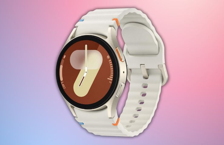 galaxy watch 7 di samsung su sfondo rosa