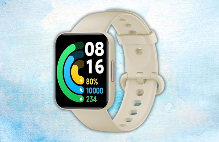 smartwatch poco watch xiaomi color avorio su sfondo azzurro