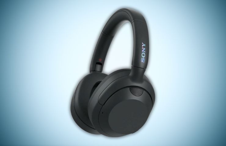 sony ultwear cuffie su sfondo azzurro