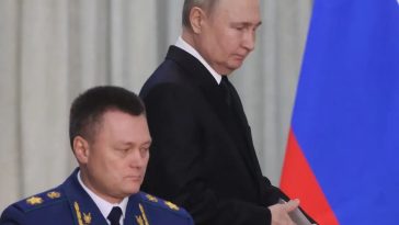 putina, procuratore generale in uniforme militare