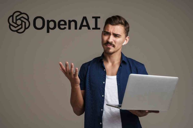 uomo sorpreso con pc in mano