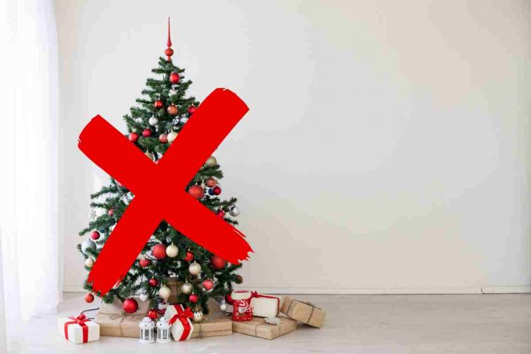 albero di natale barrato