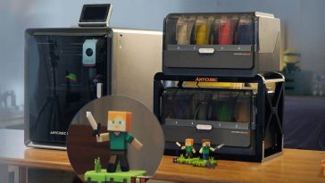 stampante 3D Anycubic Kobra S1 con modellini di minecraft