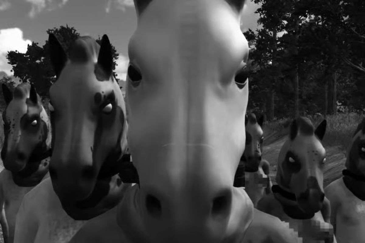 persone con maschera da cavalli