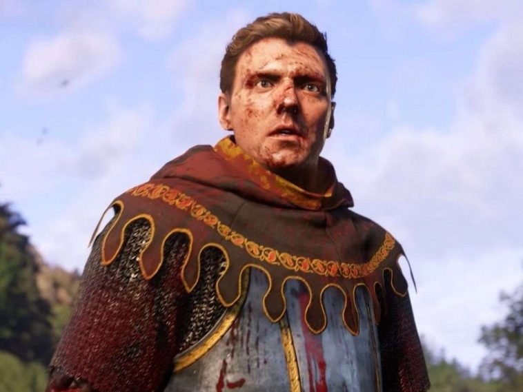 personaggio con blusa medievale, sangue in faccia