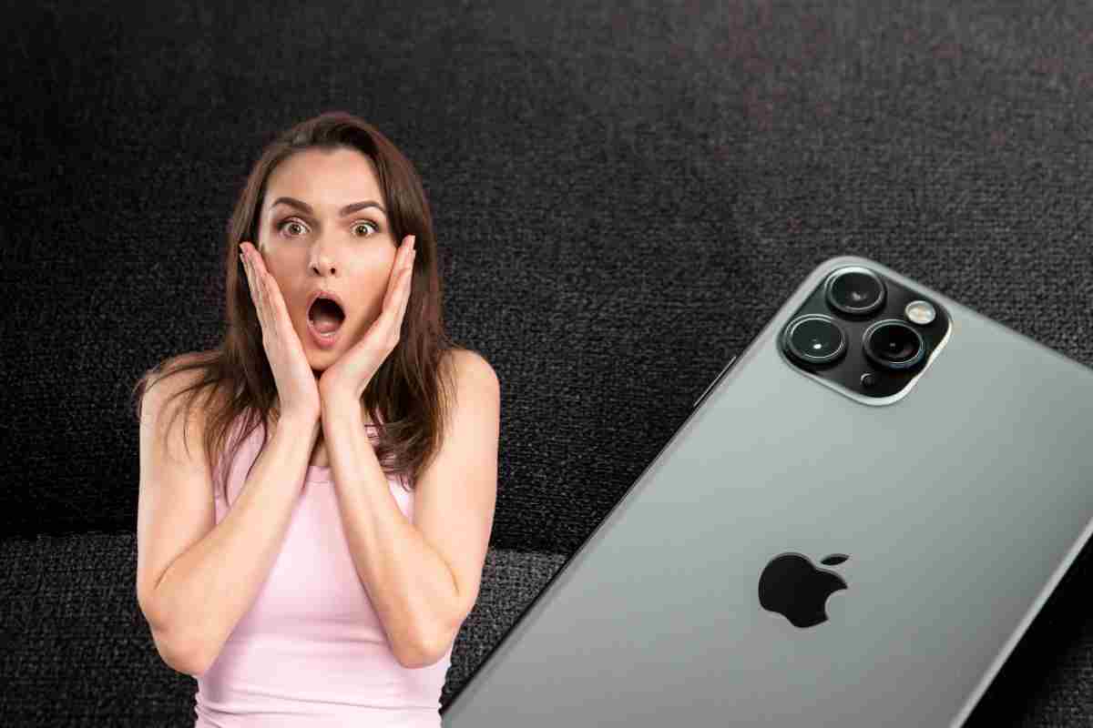 donna sconvolta e iphone