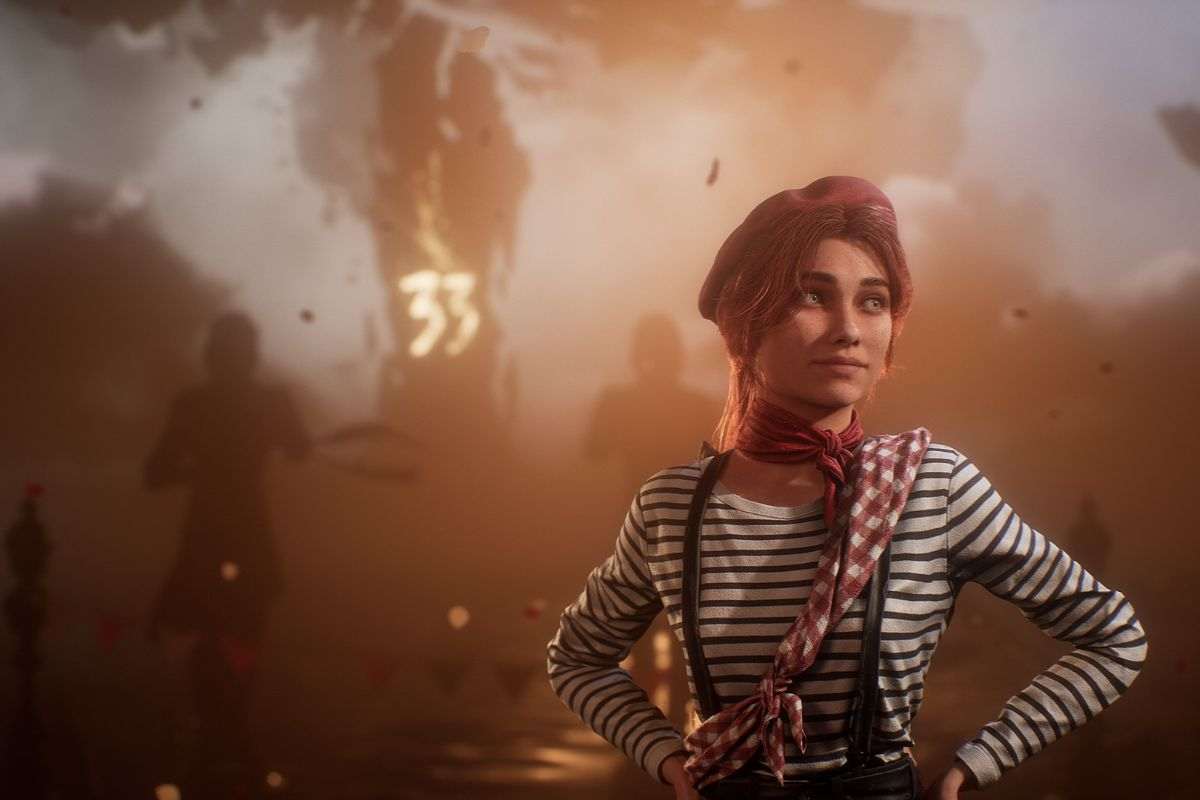 maelle ragazza con cappello rosso, capelli rossi, maglia righe bianca e nera che guarda di lato, monolite in lontanza con numero 33