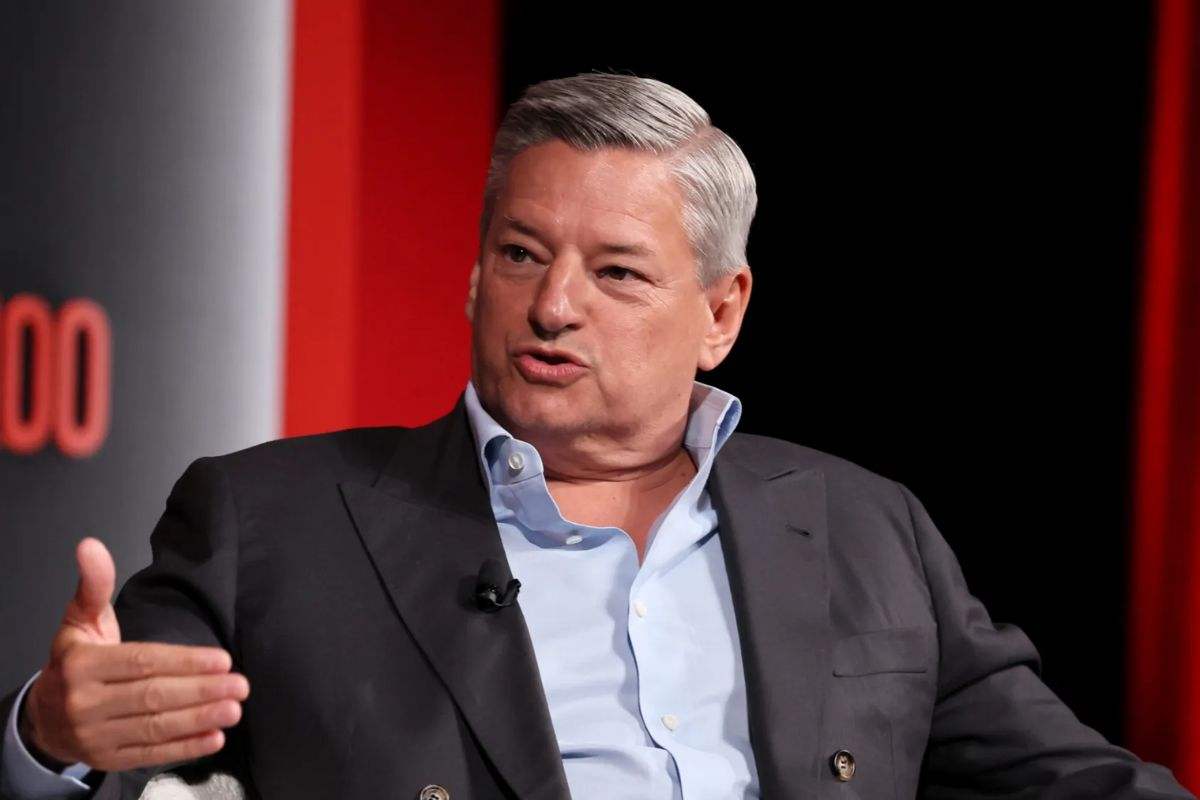ted sarandos uomo con capelli grigi che parla