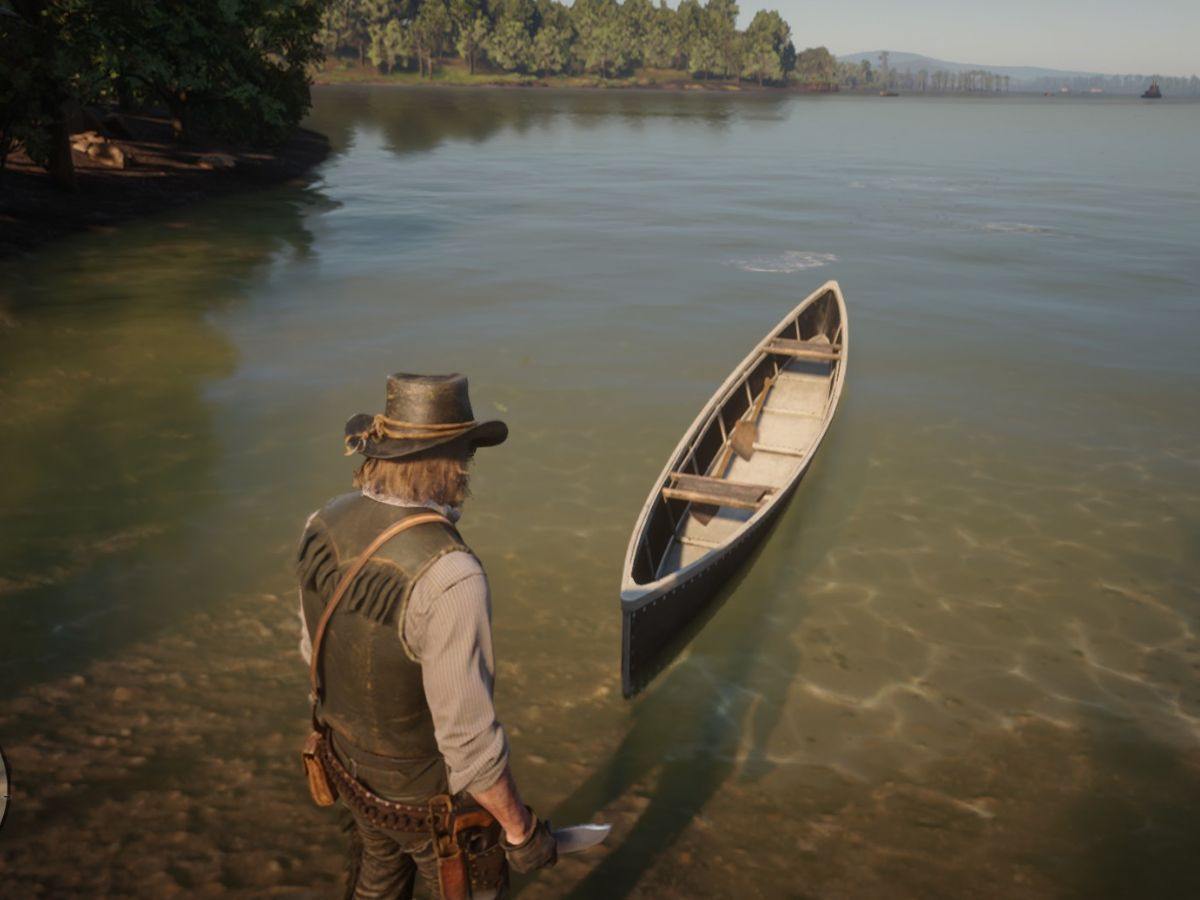 cowboy con coltello che guarda canoa di legno