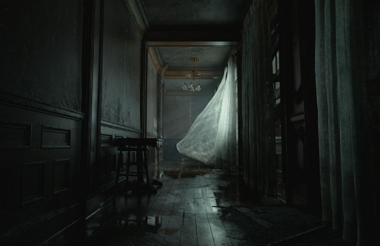 screenshot di Resident Evil Requiem con corridoio spettrale