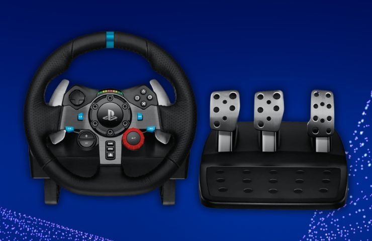 volante con pedali driving force di Logitech su sfondo blu
