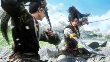 due guerrieri cinesi lottano con spade in campo di fiori bianchi