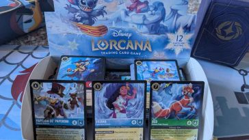 Box di carte di lorcana Incanto d'inverno con 3 leggendarie in primo piano