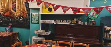 Locale allestito per il decimo anniversario di Exploding Kittens